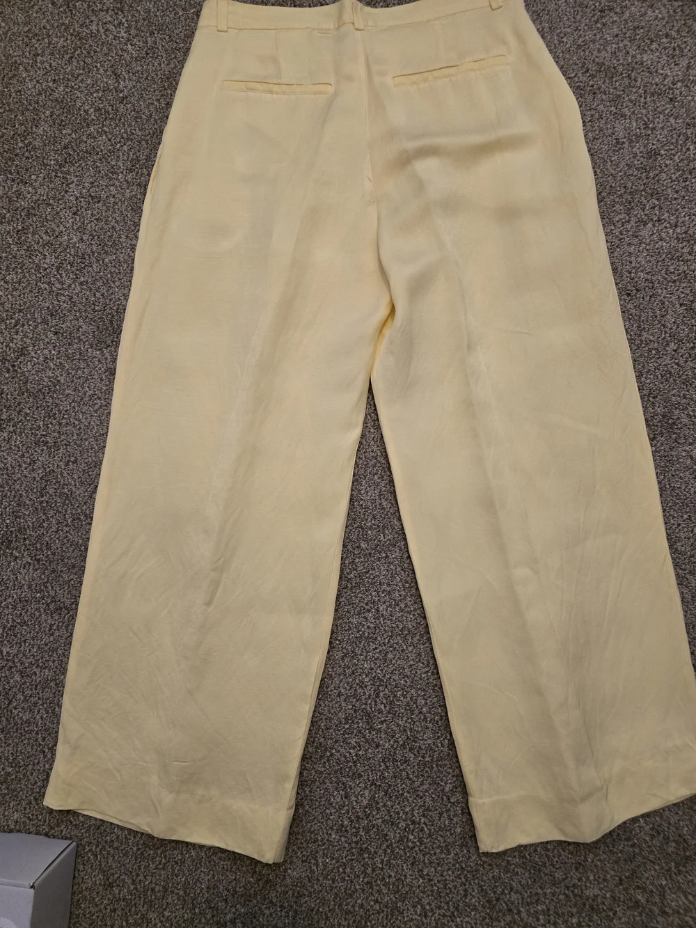 Women's H&M Wide-Leg Pleated Trousers in Pale Yellow Size 14-Fully Lined